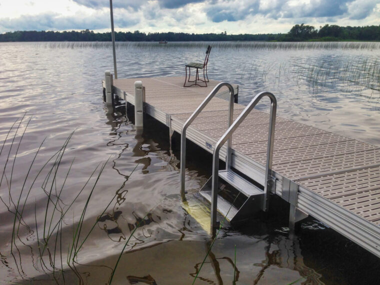 Adjustable Bumpers & Dock Steps on Voyager Dock